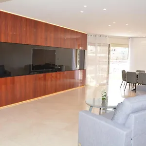  דירה Renovated 3 Bedroom - With Pool Next The